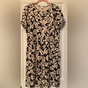 J Jill dress black and beige size medium short sleeve with side pockets
